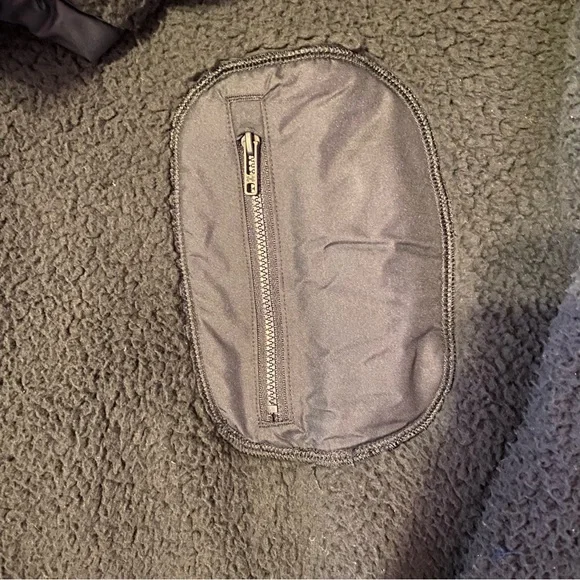 Under Armour Sherpa Fleece Hoodie Black Cropped Long Sleeve Women’s Size Large - Picture 3 of 11